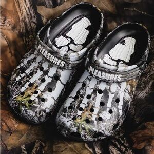 Crocs x Pleasures Classic Clog REALTREE CAMO m7 w9